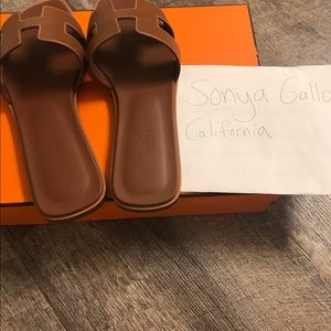 Authentic NEW in box Hermes Oran sandles size 39.